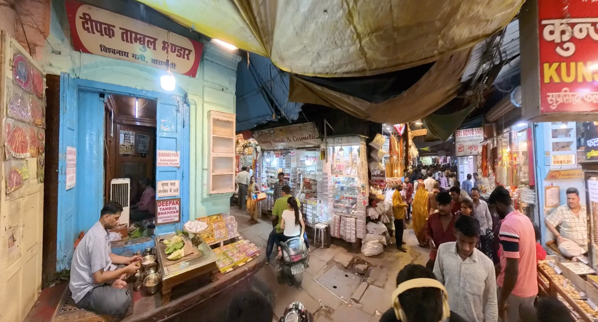 Quiet shaded gully in Varanasi